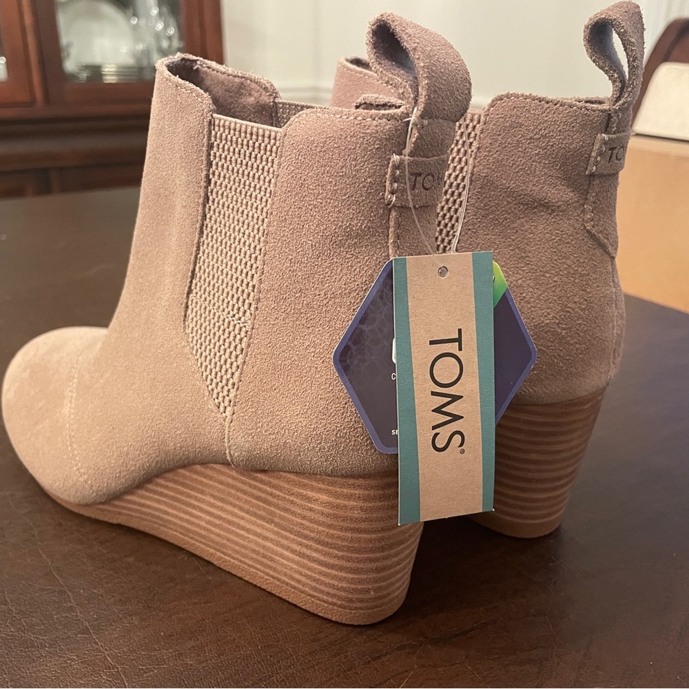 Tom’s Tan Suede booties Size 9 NWT
